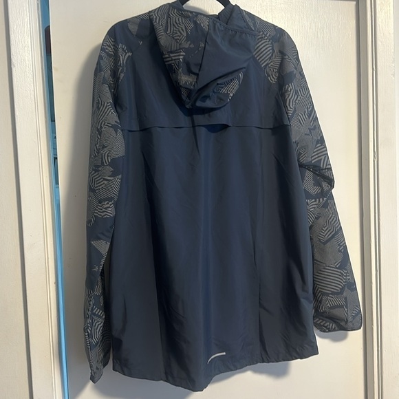 NWT: Nike men’s hooded  zip up windbreaker with reflective, print men’s size L - Picture 5 of 6